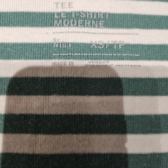 Pair of Women's Gap T shirts - Picture 6 of 7